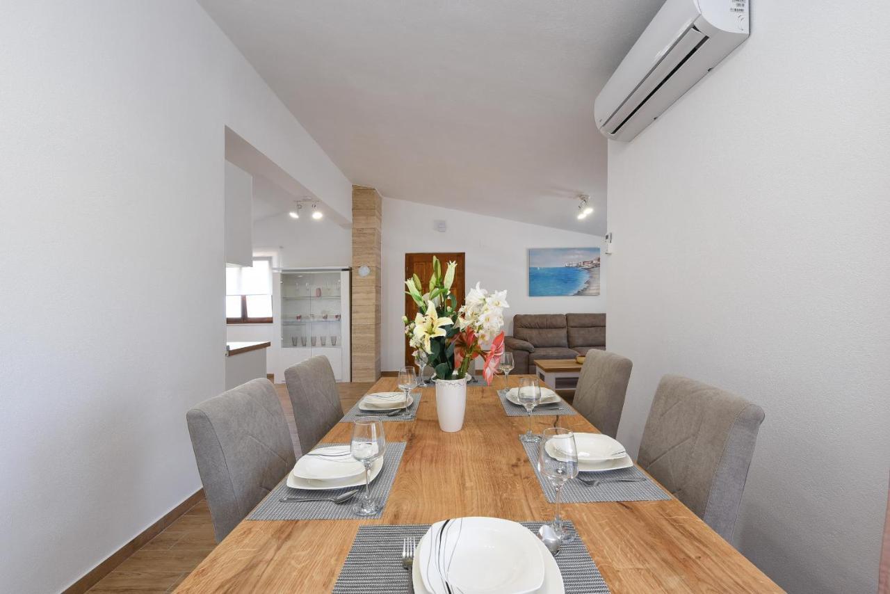 Apartment Magas With Private Pool