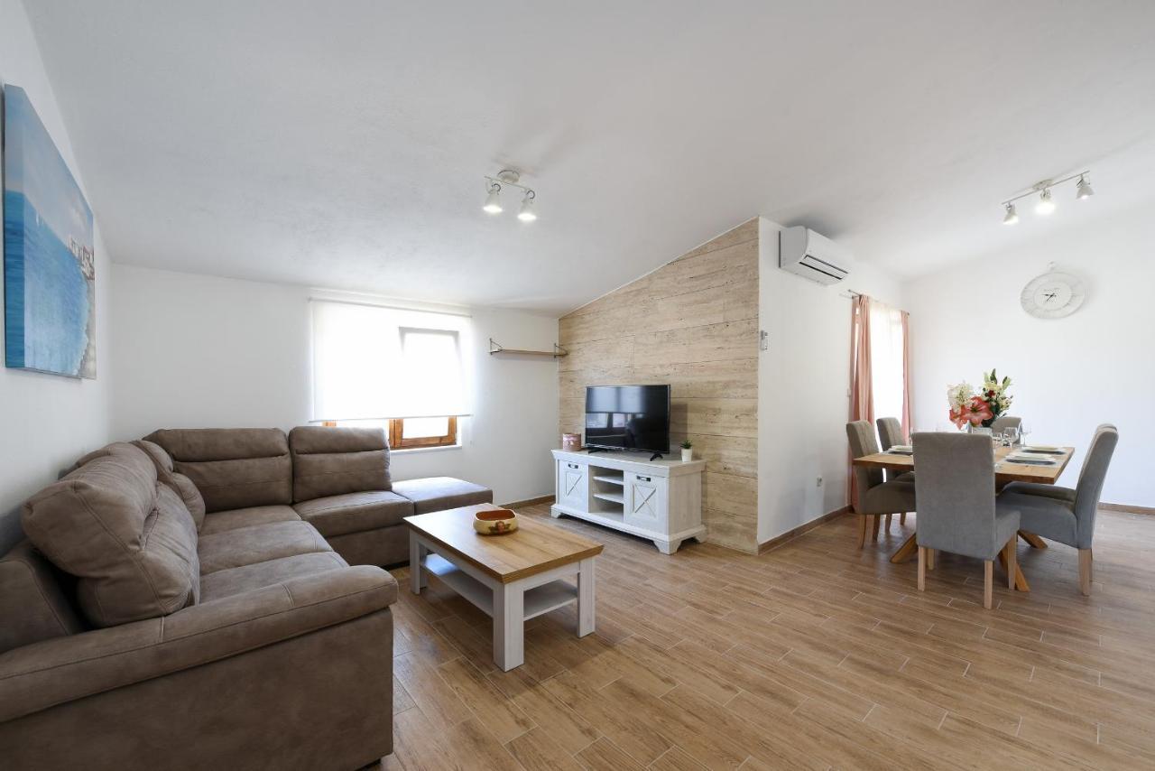Apartment Magas With Private Pool *