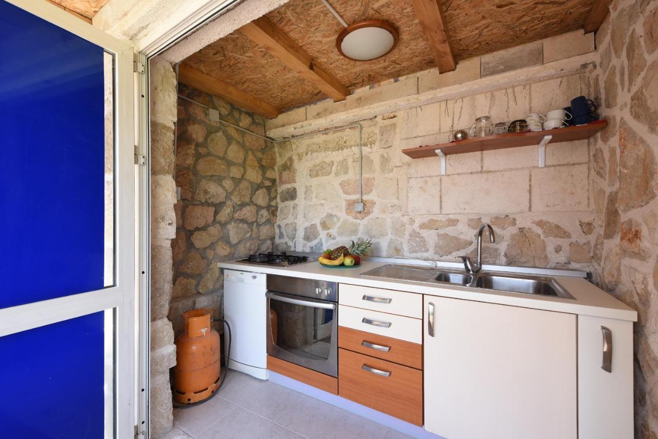 Apartment Magas With Private Pool Vinjerac